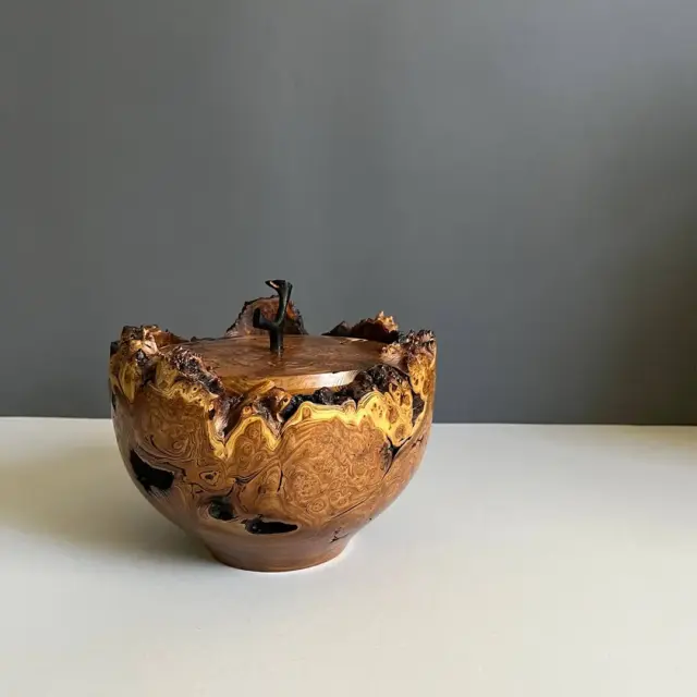 ظرف درب‌دار لبه‌پوستی سنجد جوشدار