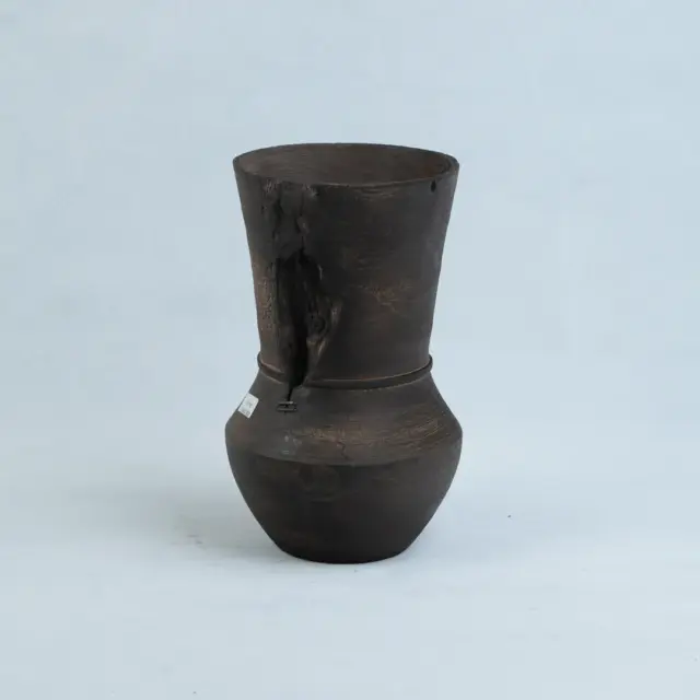 گلدان چوب گردو یک‌تکه