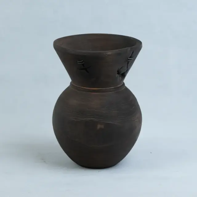 گلدان چوب گردو یک‌تکه