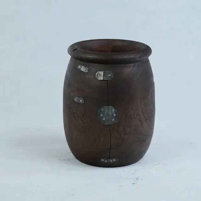 گلدان چوب گردو یک‌تکه