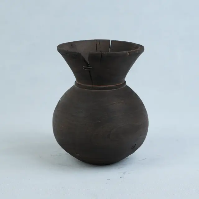 گلدان چوب گردو یک‌تکه